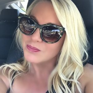 Meet your Posher, Christine